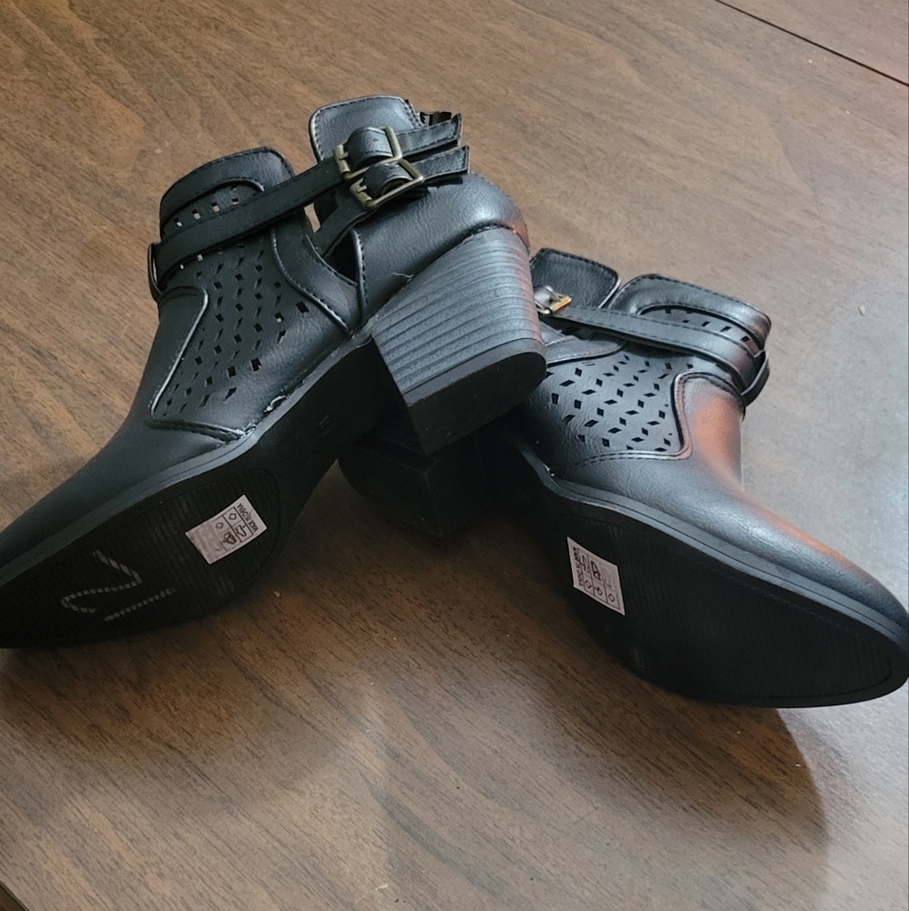Ankle Black Strap Buckle Zipper Boots - Picture 4 of 6